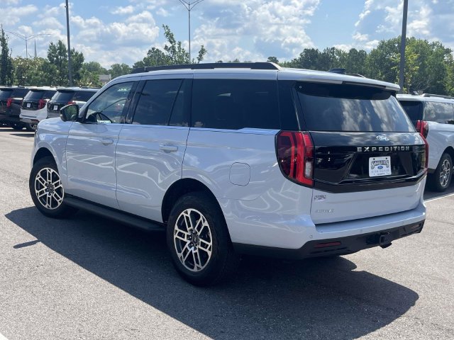 New 2026 Ford Expedition Active AWD/4WD image 4