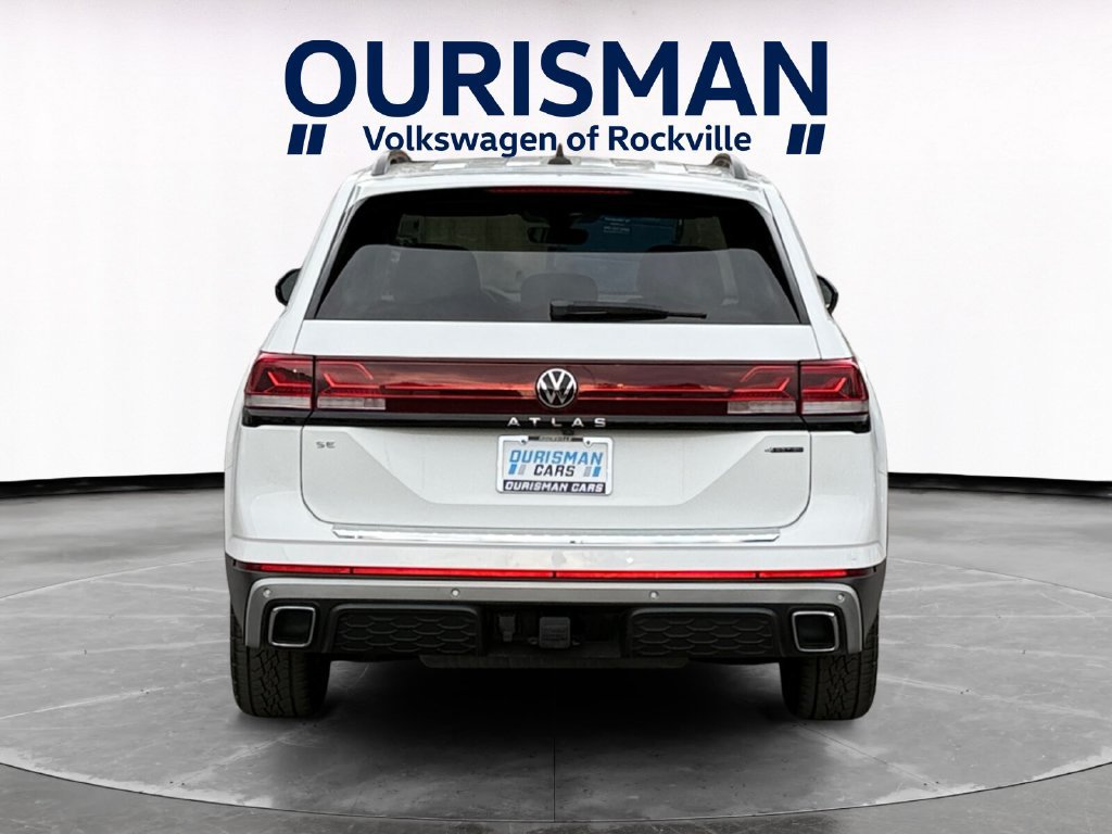 Used 2024 Volkswagen Atlas Peak Edition SE AWD/4WD image 5
