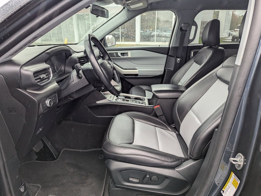 Used 2022 Ford Explorer XLT w/ Equipment Group 202A image 18