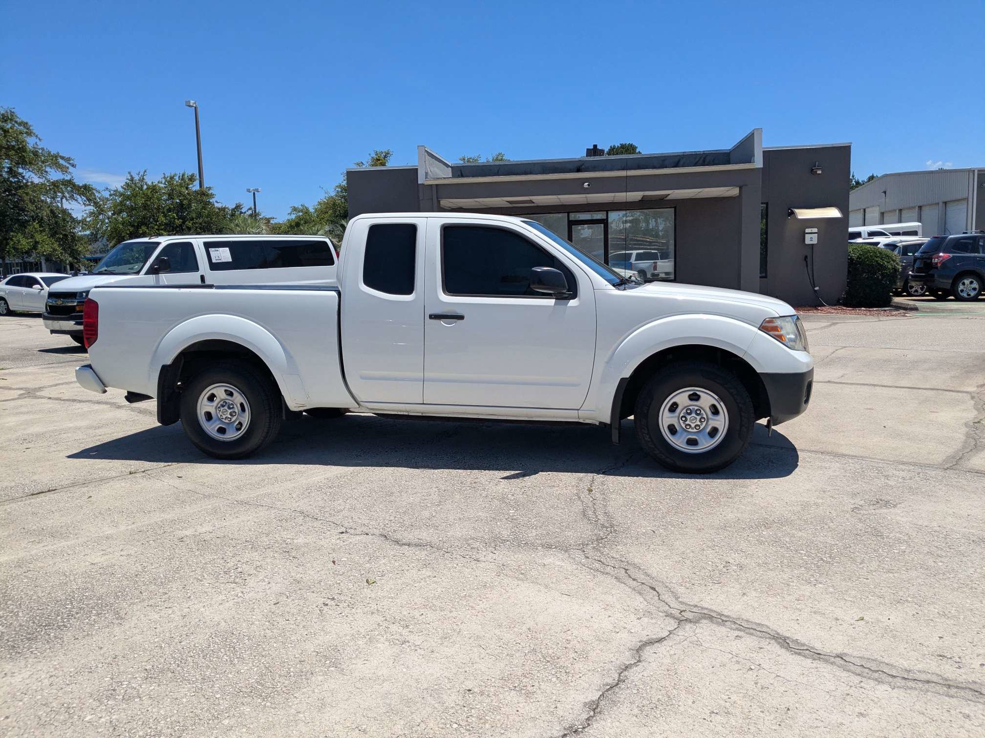 Used 2019 Nissan Frontier S RWD image 3