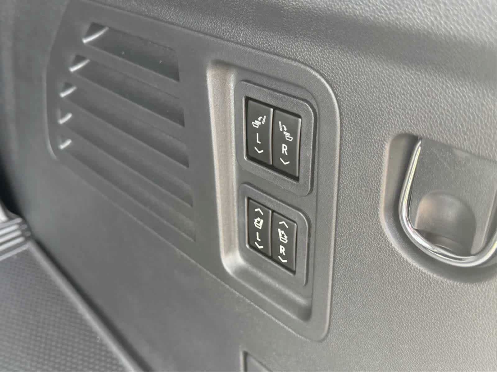 New 2026 Chevrolet Traverse RS w/ LPO, Floor Liner Package FWD image 12