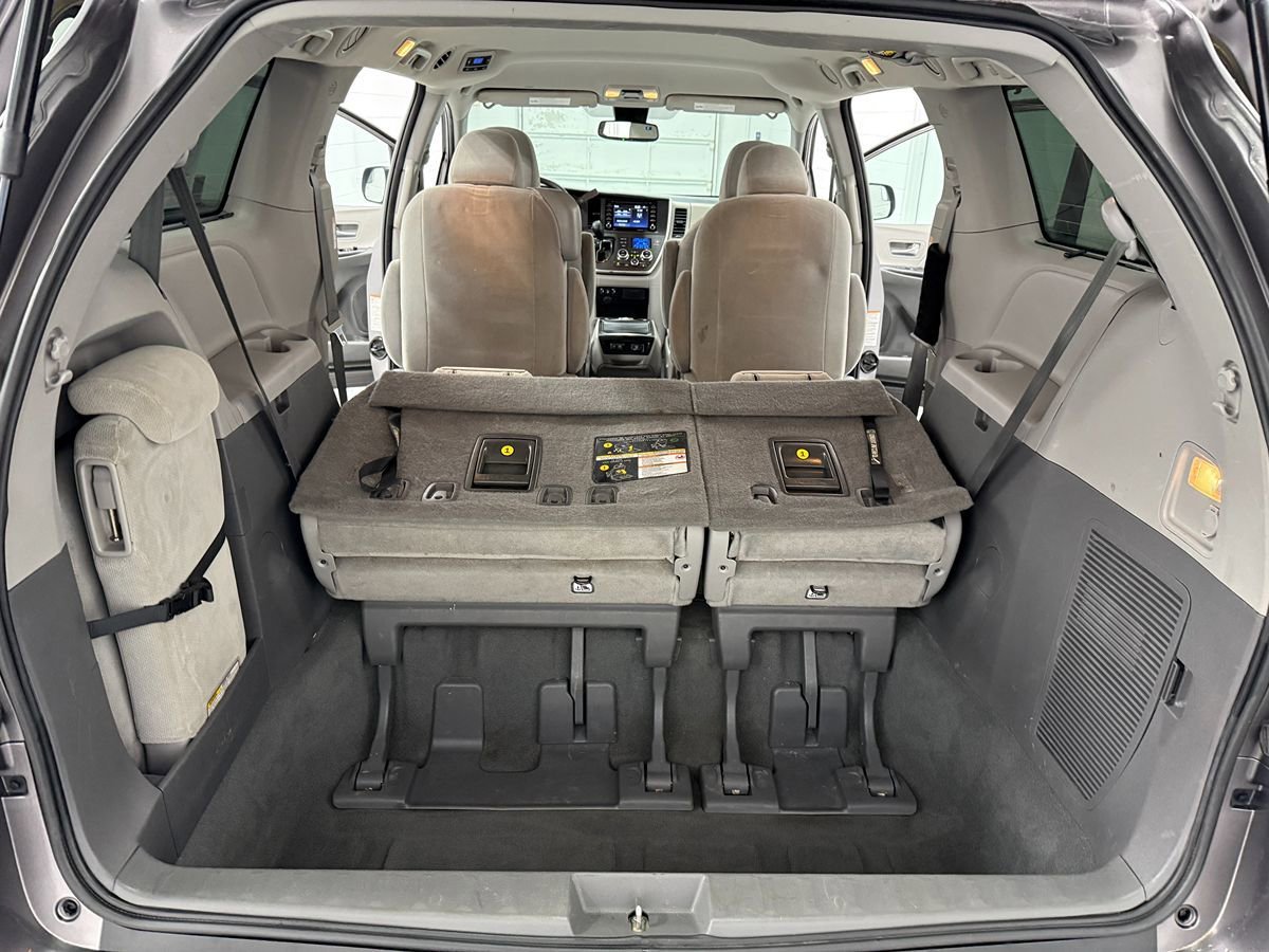 Used 2020 Toyota Sienna LE image 26