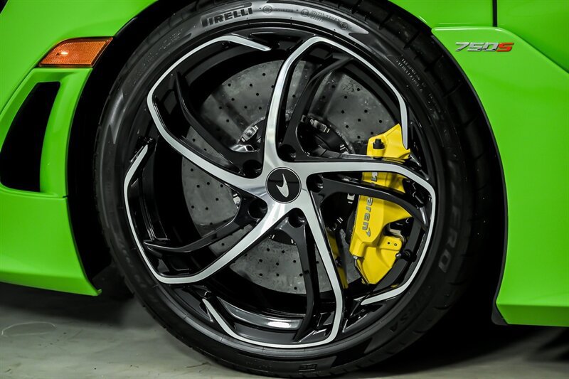 Used 2024 McLaren 750S Spider RWD image 9