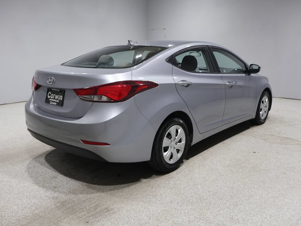 Used 2016 Hyundai Elantra SE FWD video 2