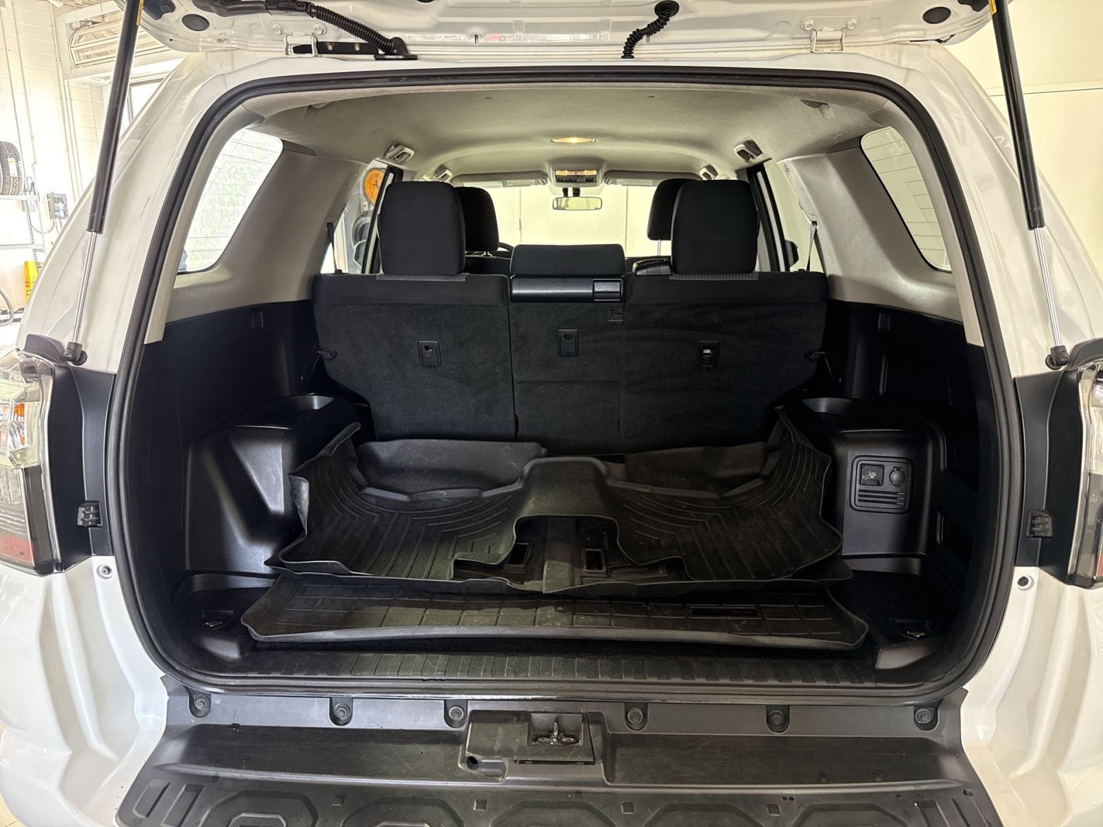 Used 2019 Toyota 4Runner SR5 AWD/4WD image 26