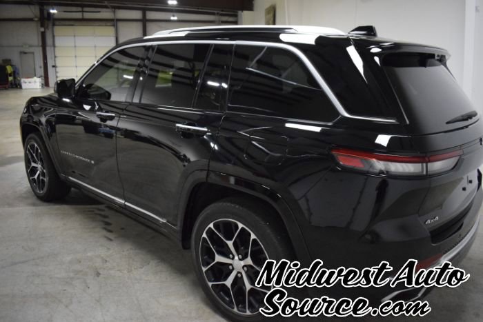 Used 2024 Jeep Grand Cherokee Summit image 3
