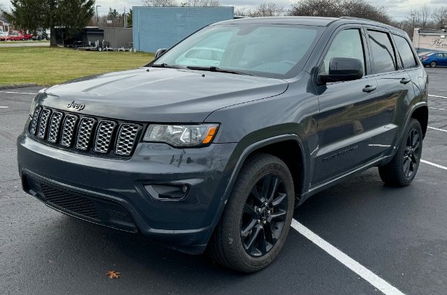 Used 2018 Jeep Grand Cherokee Altitude AWD/4WD image 5