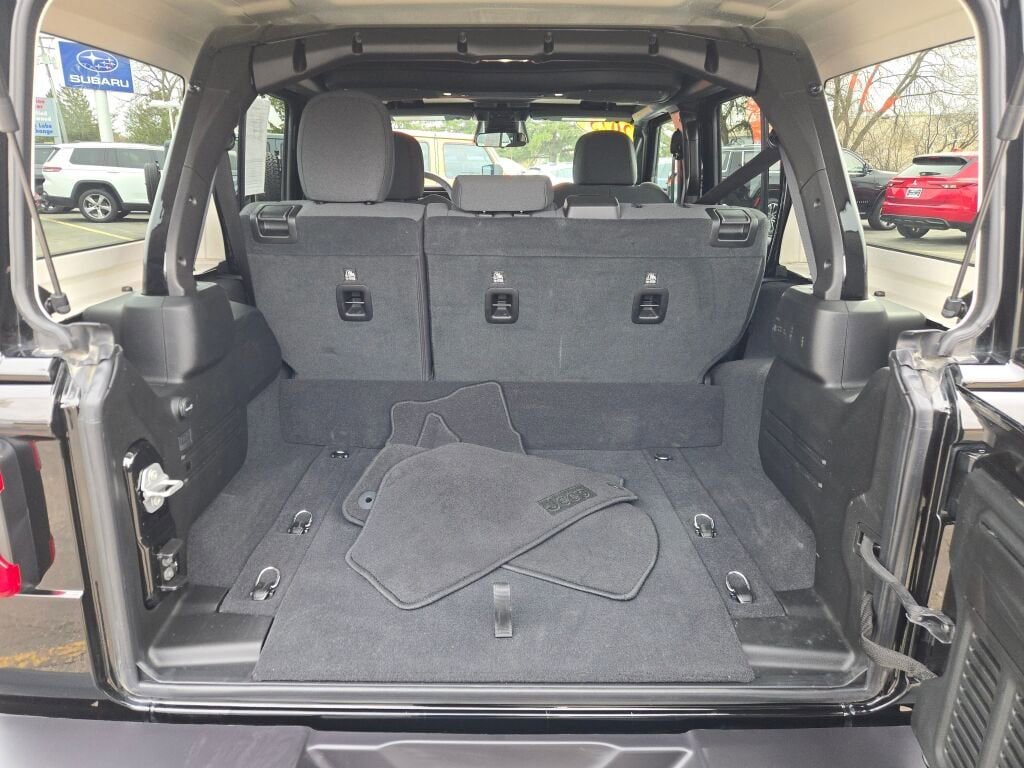 Certified 2025 Jeep Wrangler Unlimited Sahara w/ Safety Group image 16