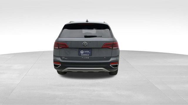 Certified 2024 Volkswagen Taos SE image 3