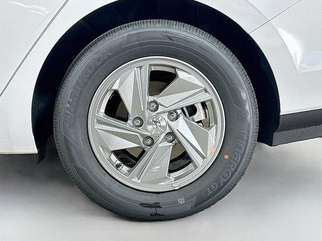 New 2026 Hyundai Elantra SE FWD image 22