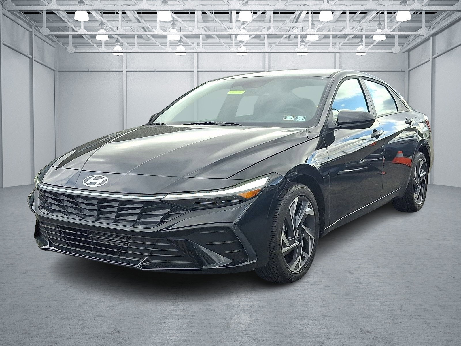 Certified 2025 Hyundai Elantra Sport FWD image 3