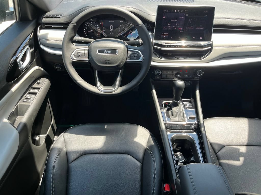 Used 2025 Jeep Compass Limited AWD/4WD image 12