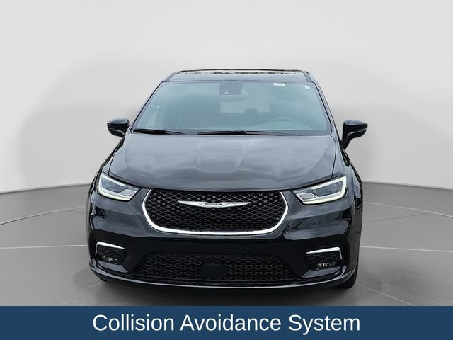 Used 2026 Chrysler Pacifica Limited FWD image 10