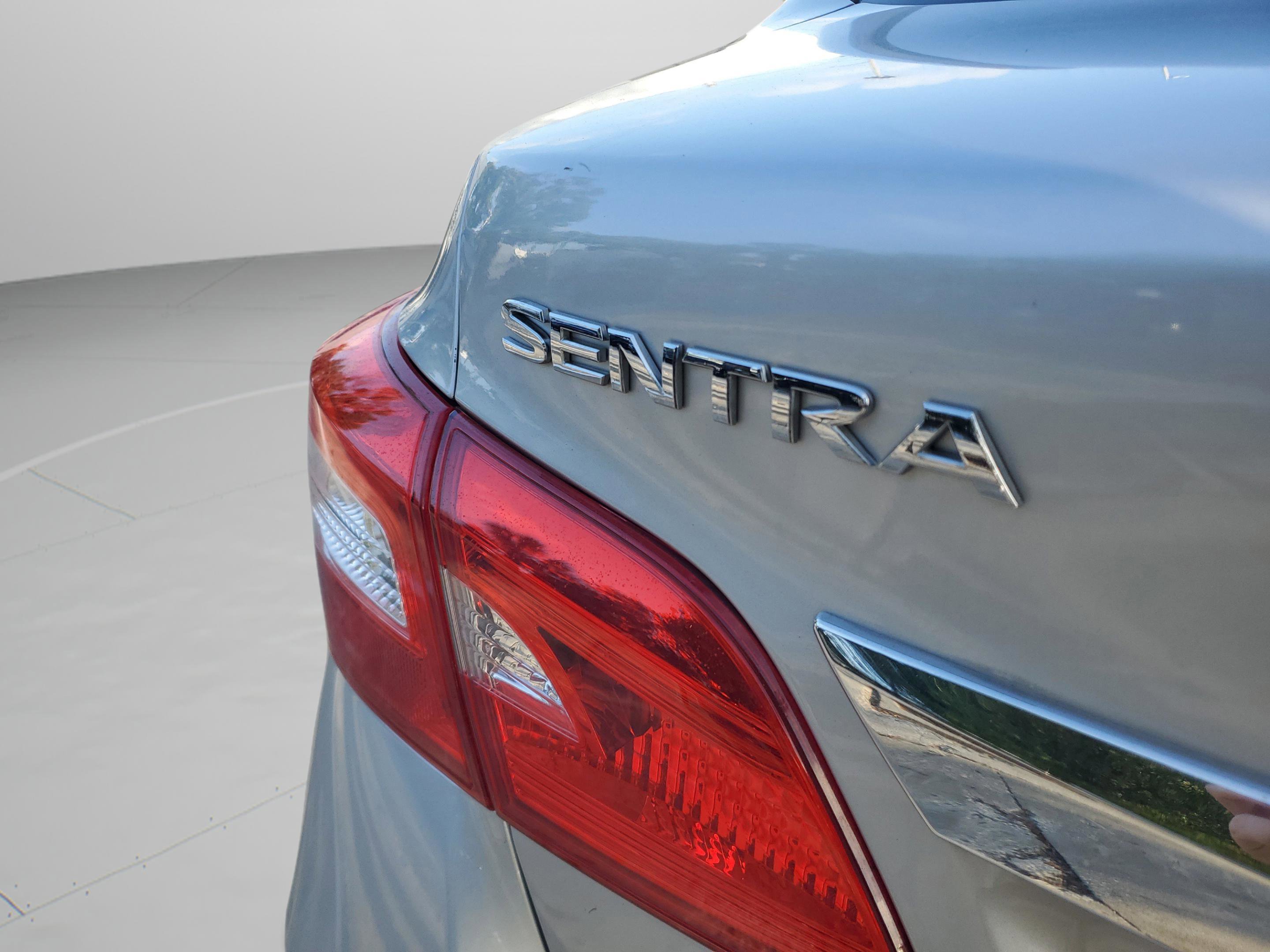 Used 2018 Nissan Sentra S image 32