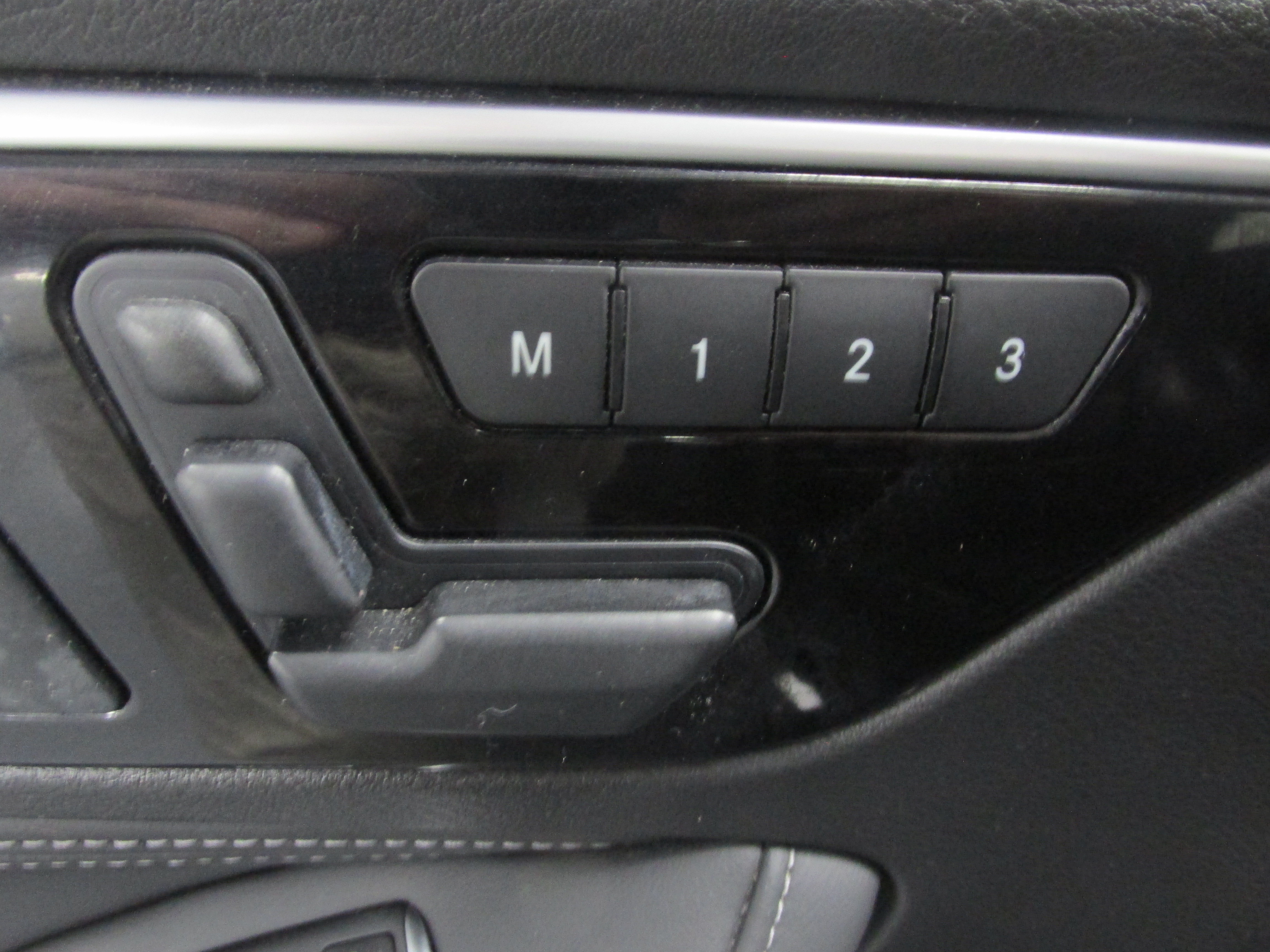 Used 2017 INFINITI QX30 AWD image 28