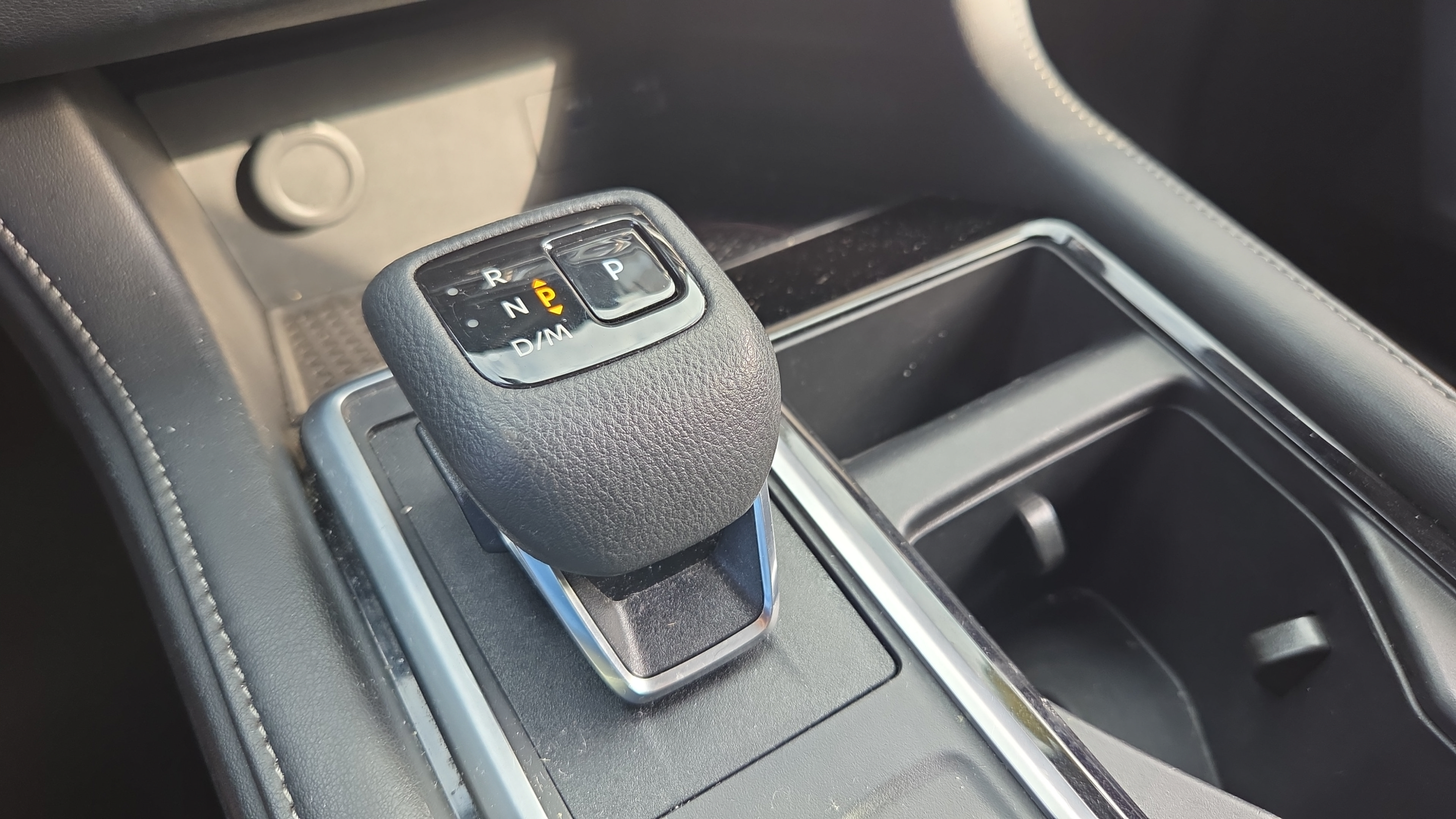Used 2025 Nissan Pathfinder SV FWD image 22