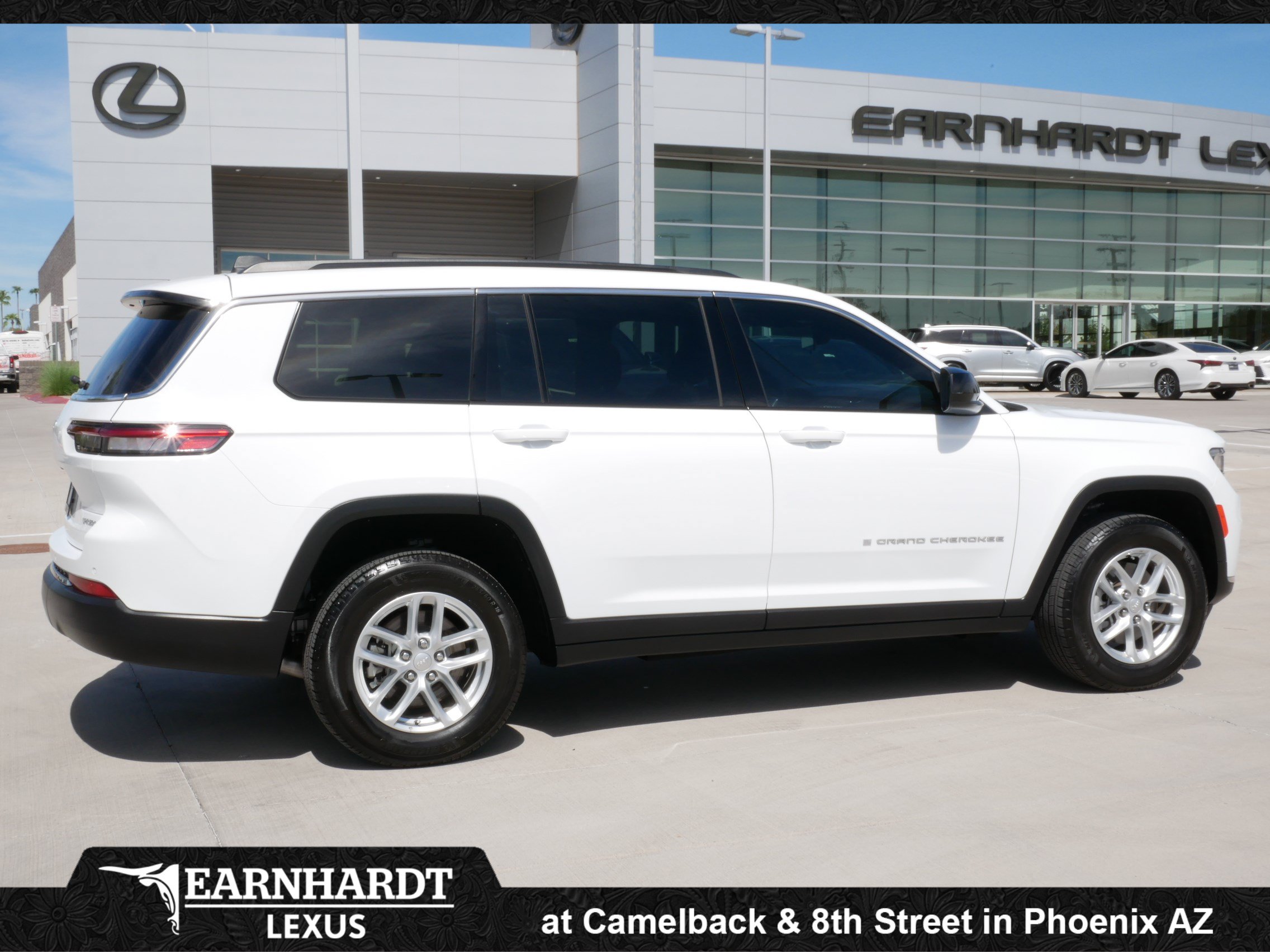 Used 2025 Jeep Grand Cherokee L Laredo RWD image 9