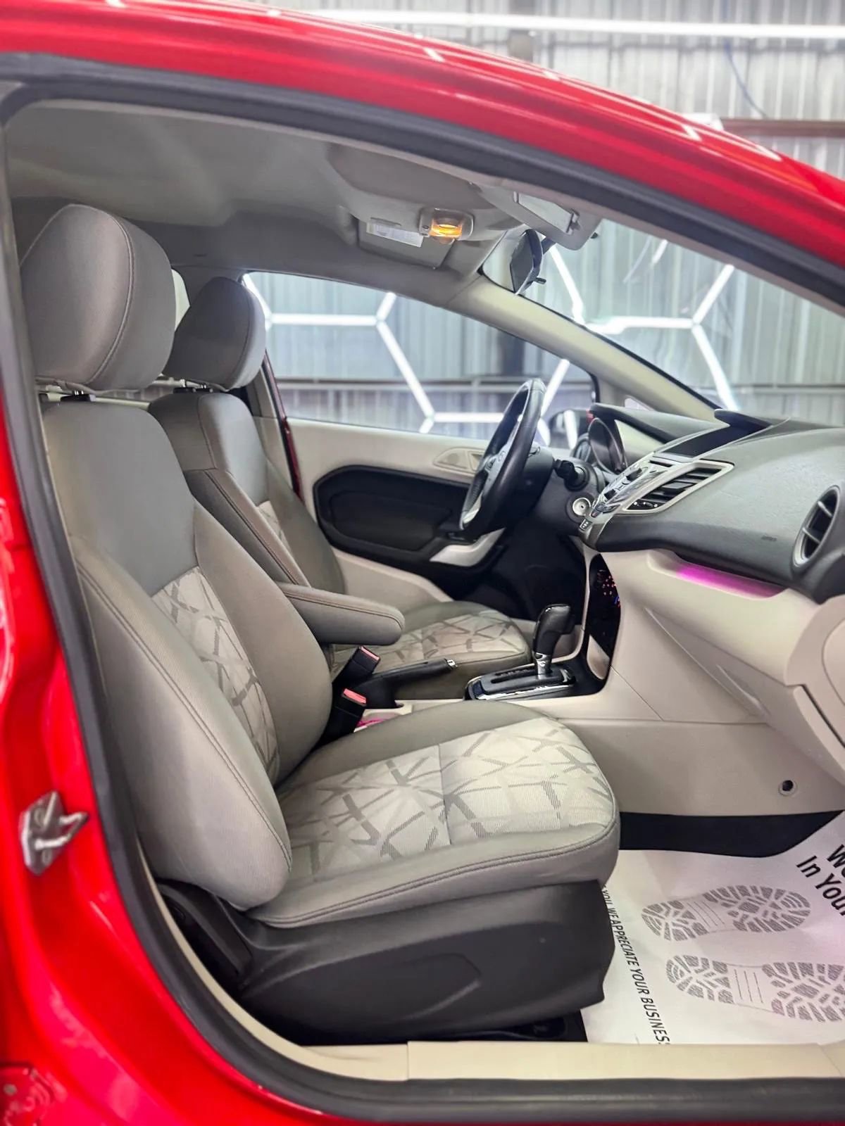 Used 2013 Ford Fiesta SE image 35