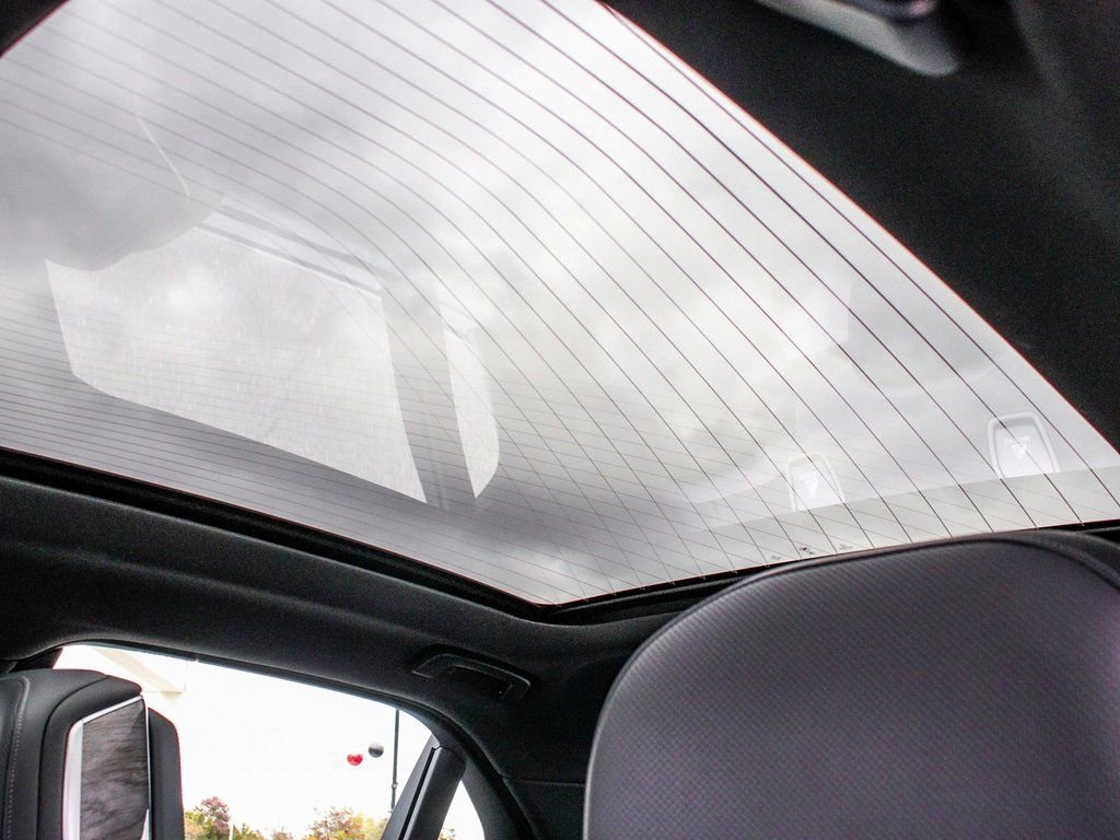 Used 2025 BMW 740i xDrive image 46