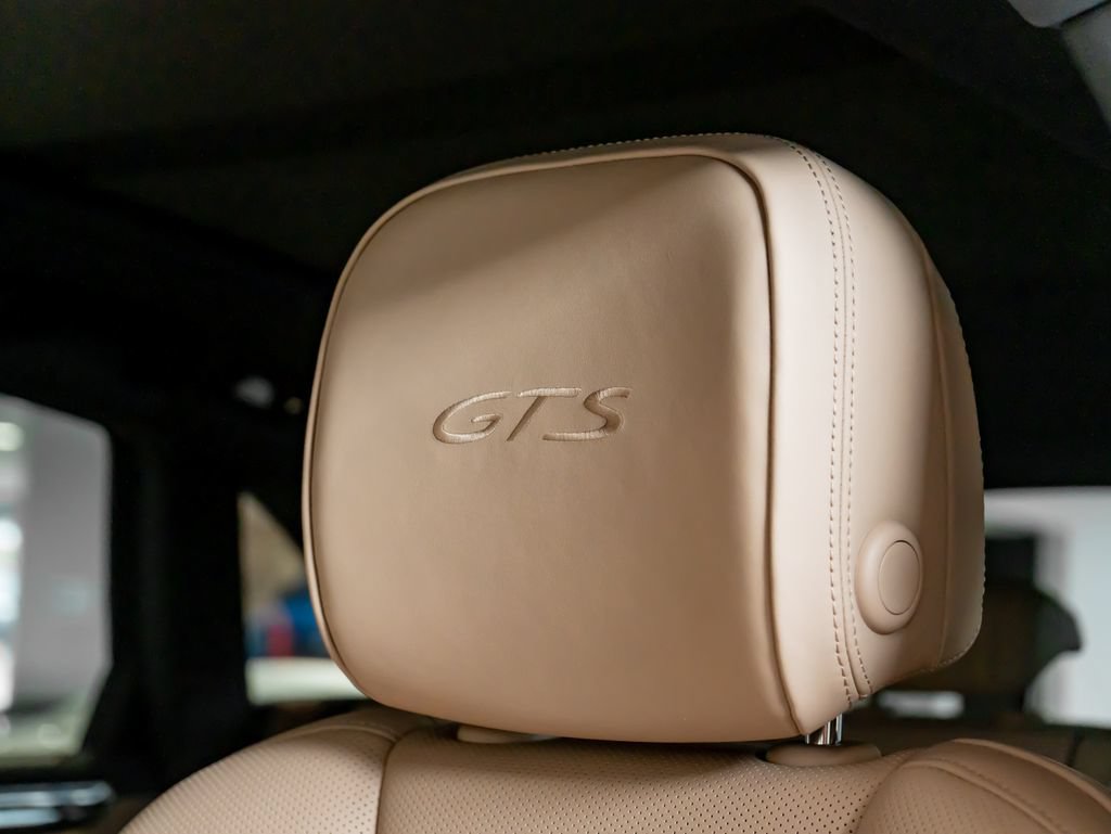 Certified 2025 Porsche Macan GTS AWD/4WD image 18