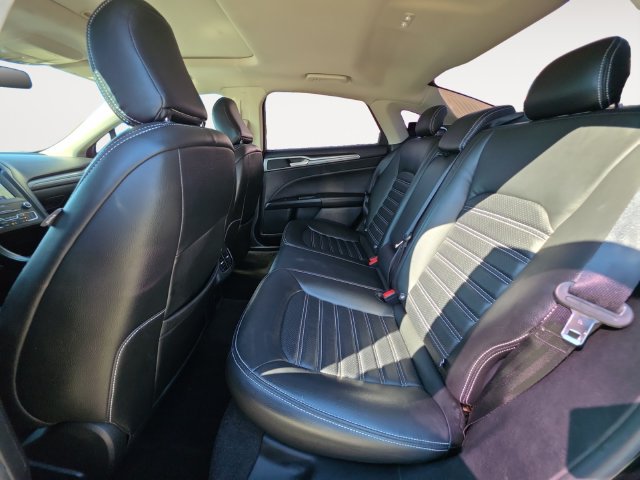 Used 2020 Ford Fusion SE FWD image 13