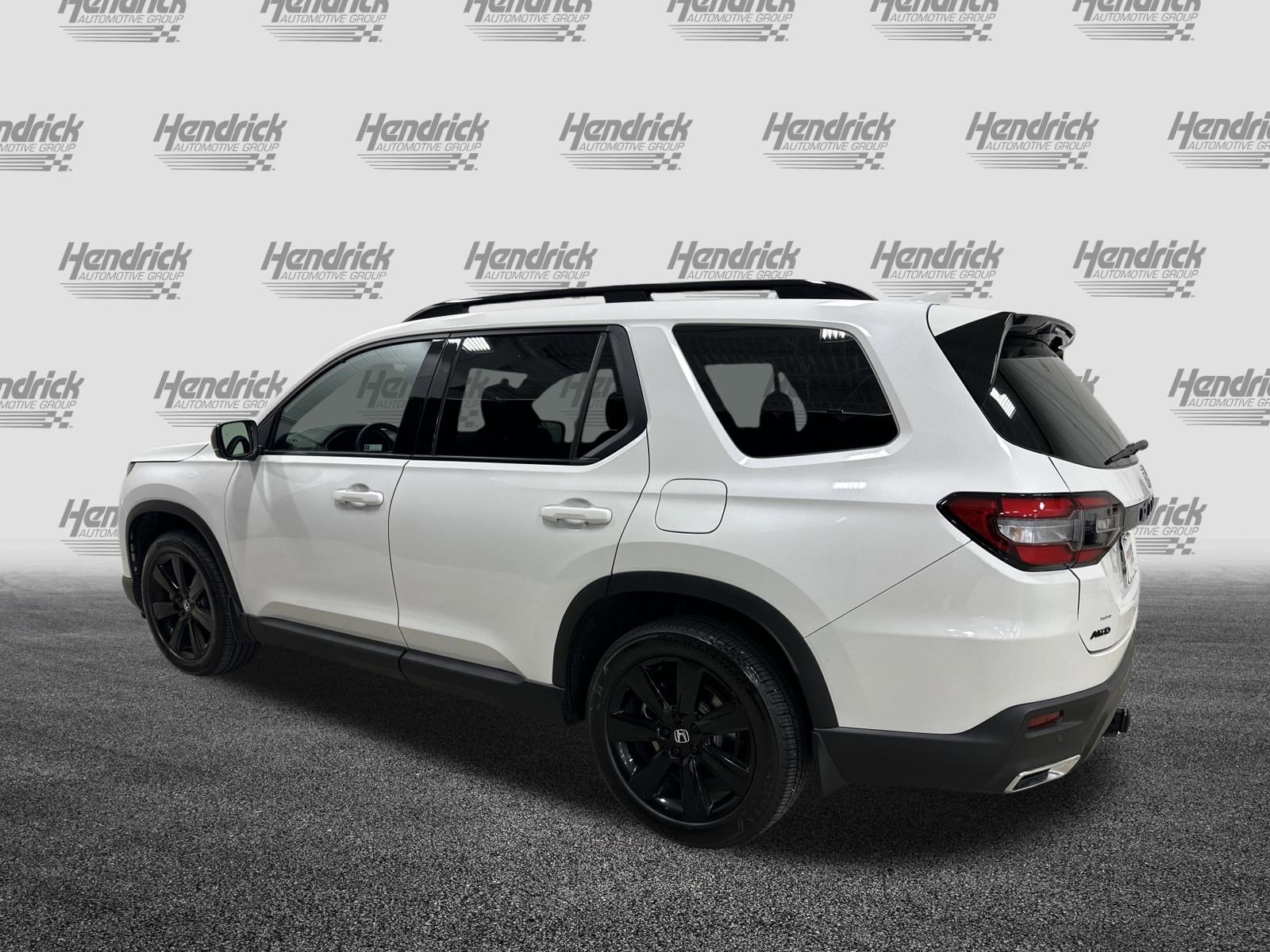 Used 2025 Honda Pilot Black Edition image 8