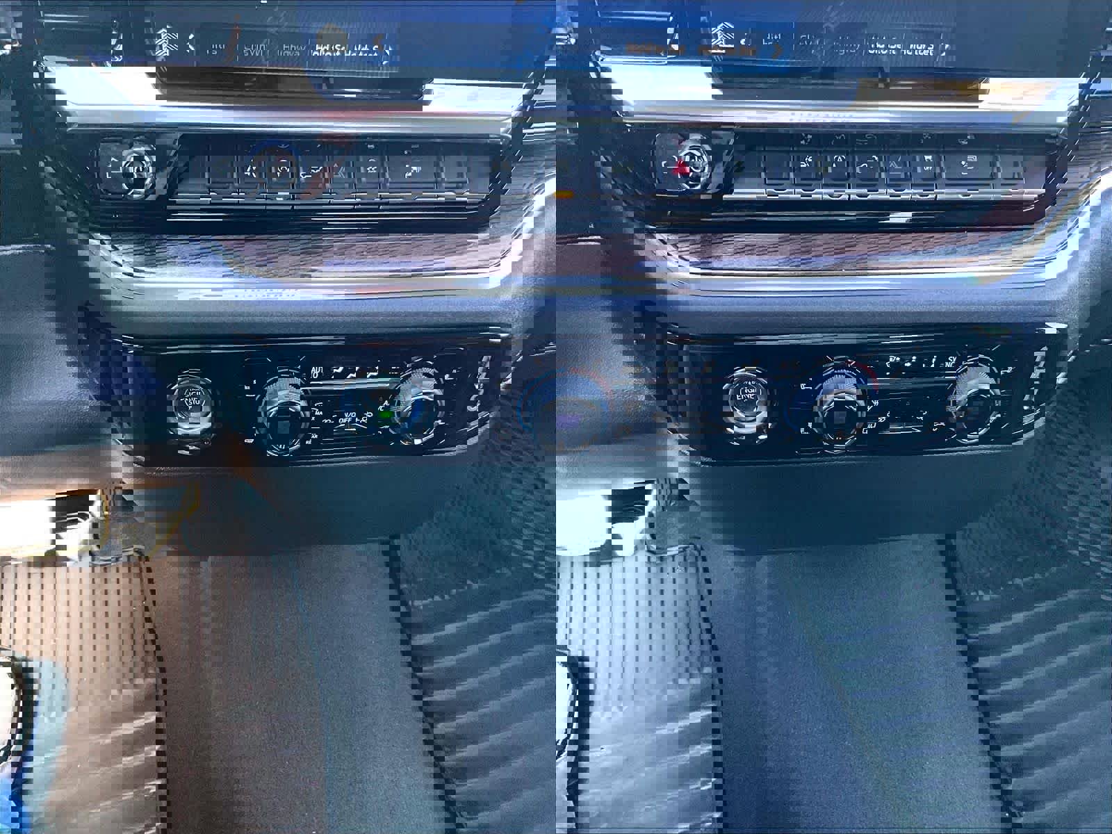 Used 2023 Chevrolet Silverado 1500 LT image 27