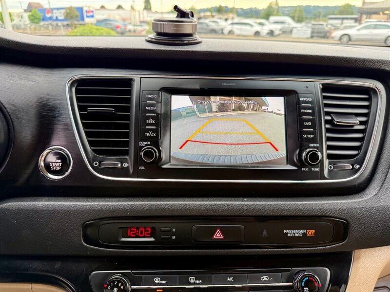 Used 2018 Kia Sedona LX w/ LX Essentials Premium Package FWD image 12