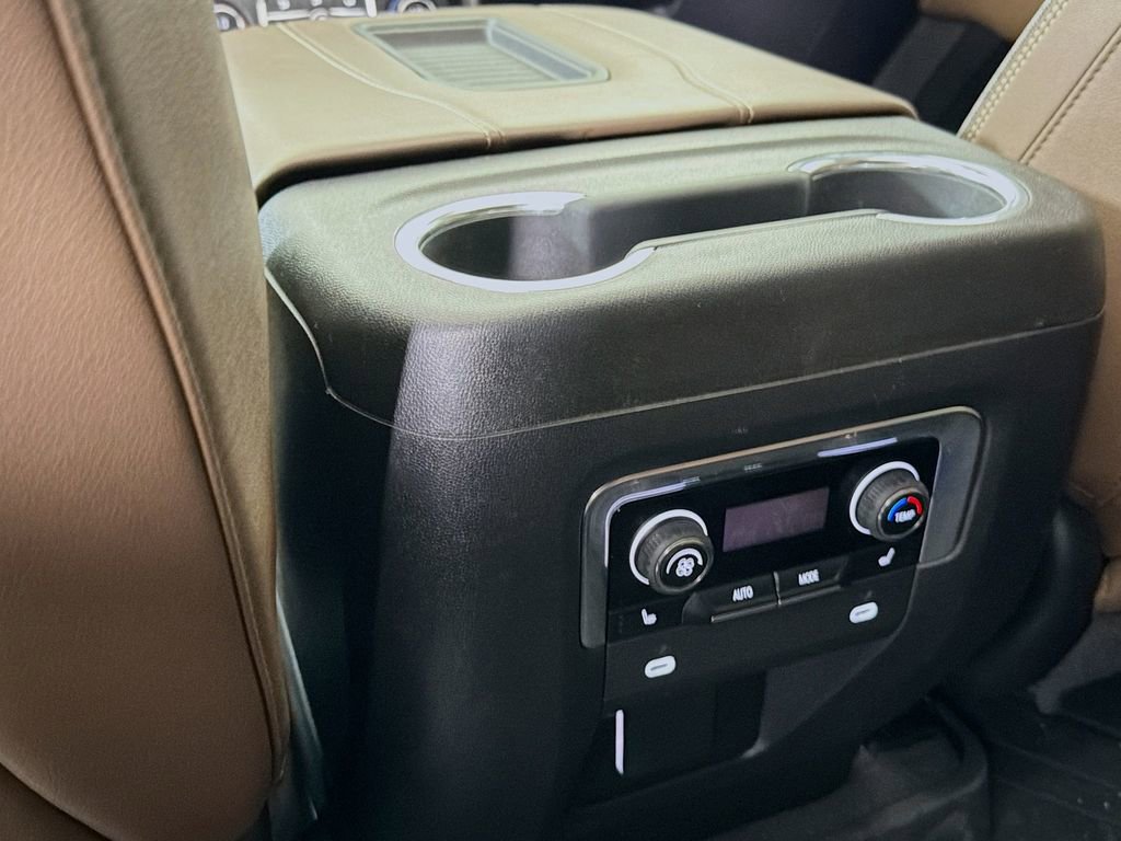 Used 2023 Chevrolet Suburban High Country RWD image 29