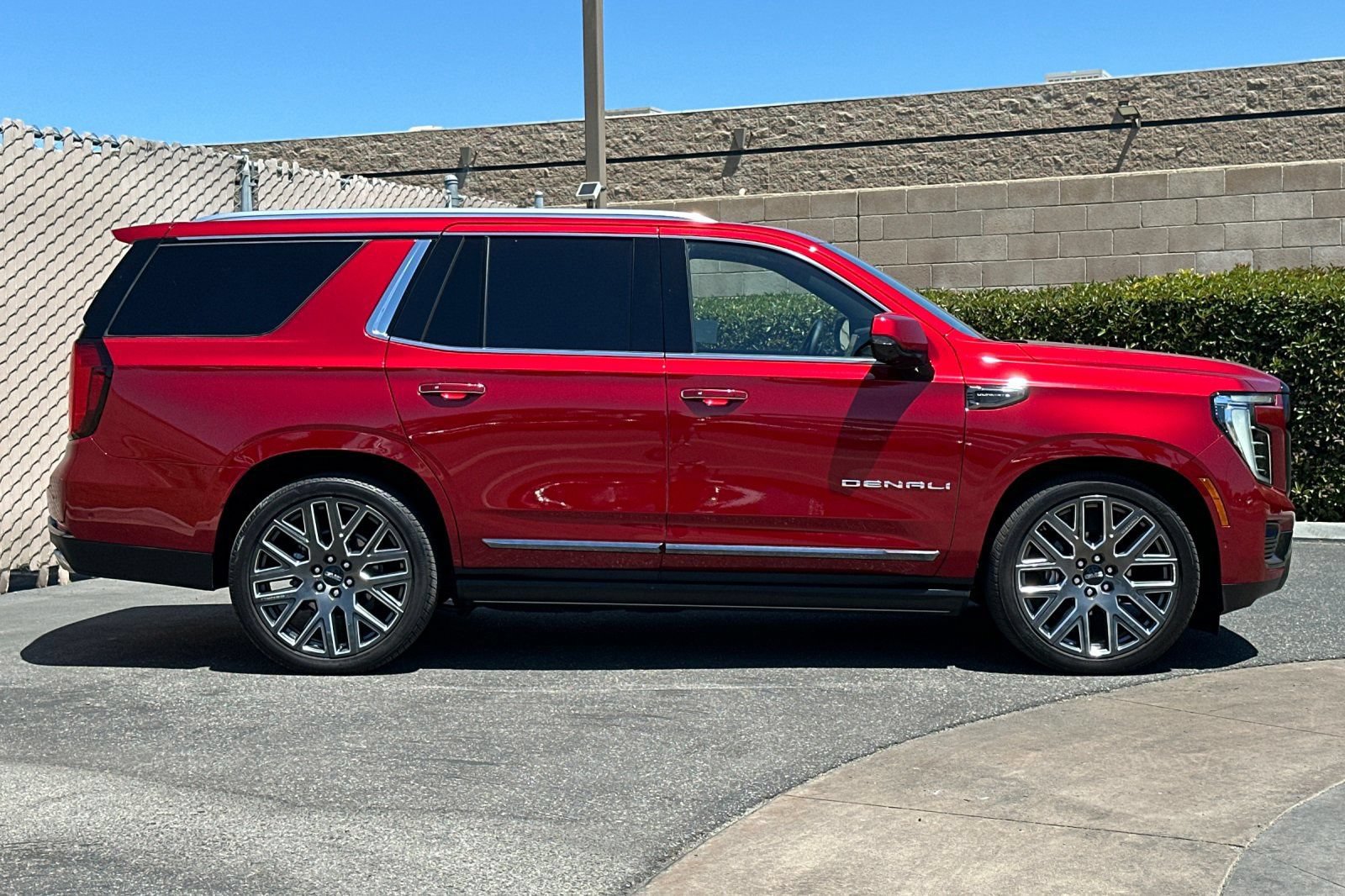 Certified 2026 GMC Yukon Denali Ultimate AWD/4WD image 3