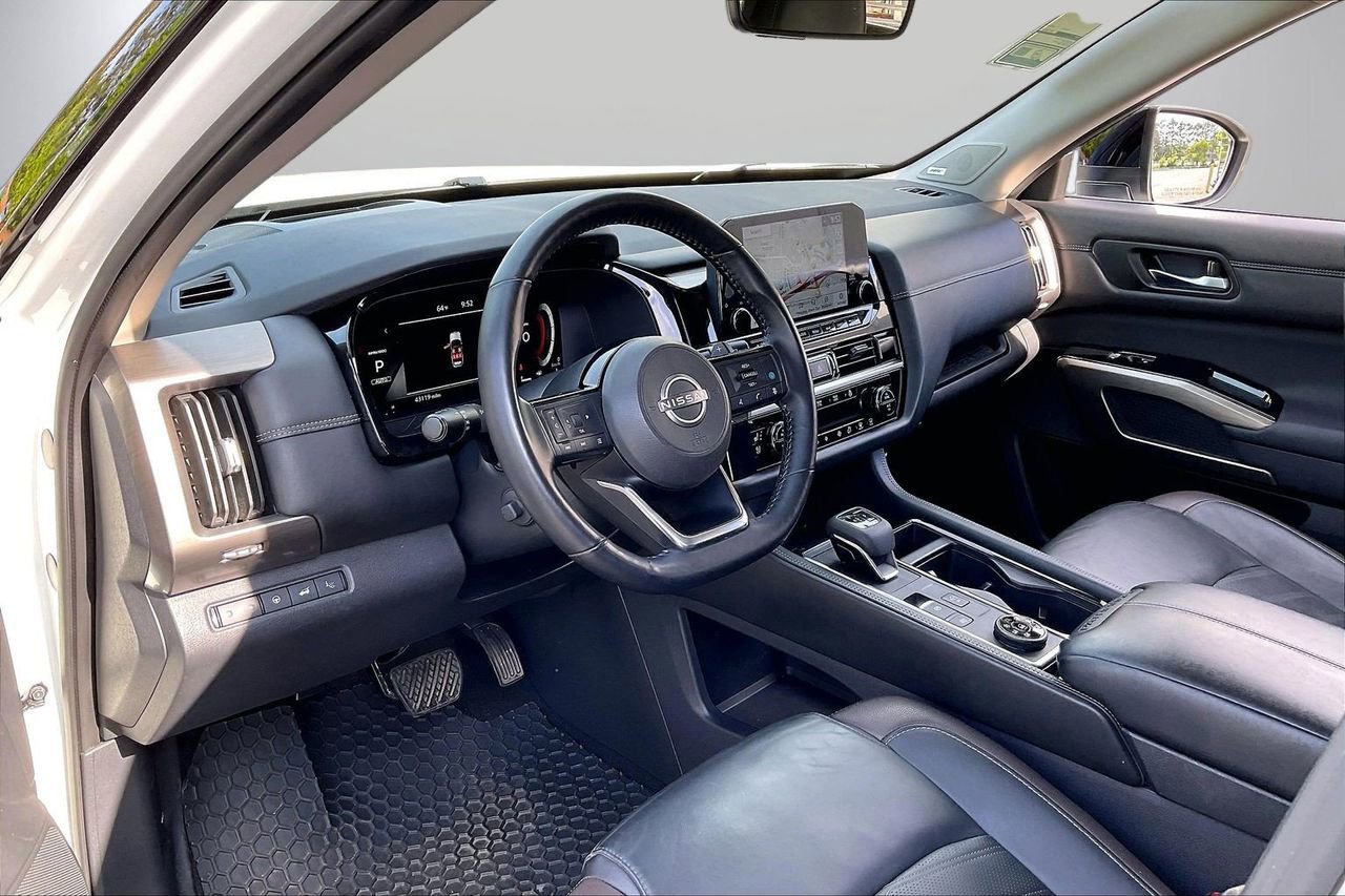 Used 2023 Nissan Pathfinder Platinum image 21