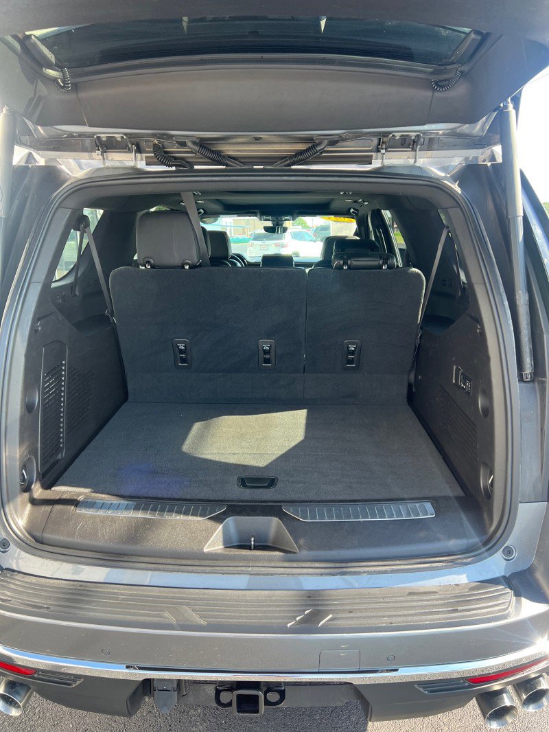 Used 2021 Chevrolet Suburban Premier w/ Premium Package AWD/4WD image 12