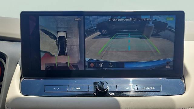 Used 2025 Nissan Rogue SL AWD/4WD image 27