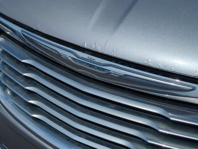 Used 2014 Chrysler Town & Country Touring FWD image 12