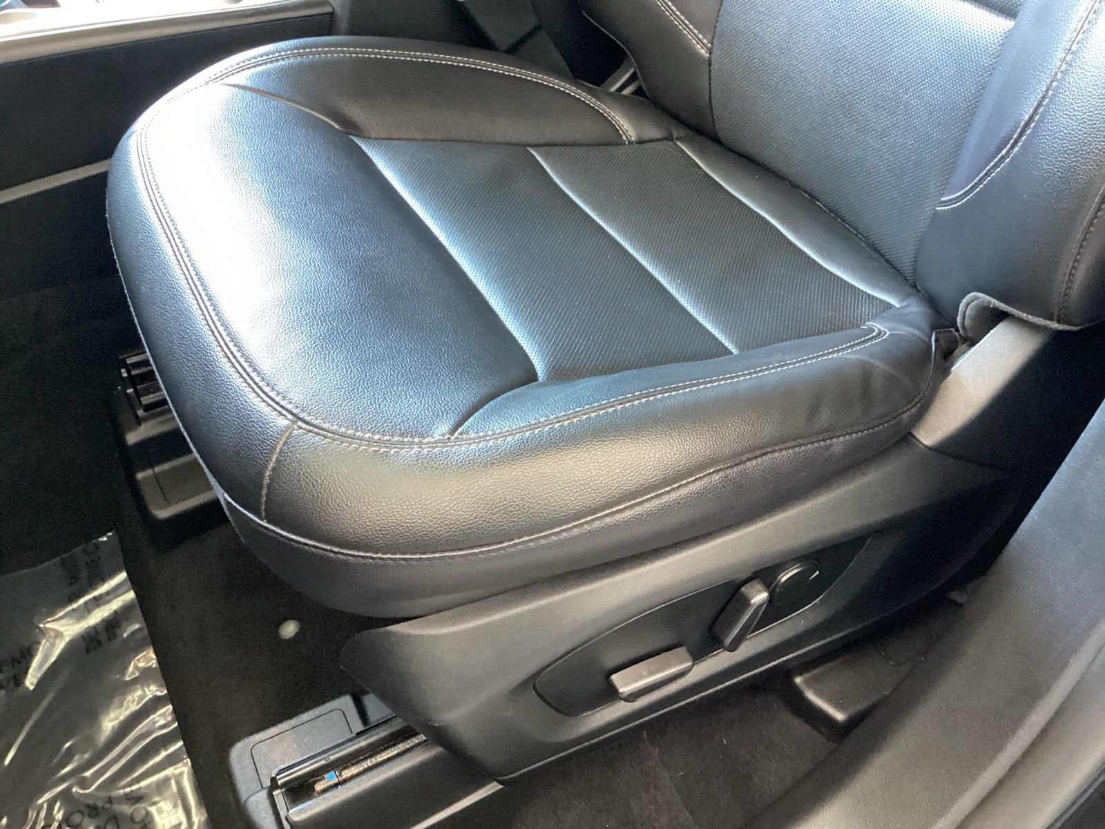 Used 2022 Ford Explorer Limited RWD image 12