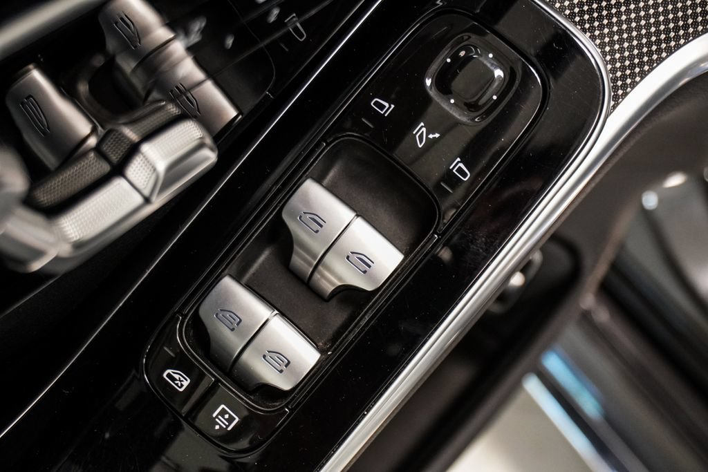 Used 2022 Mercedes-Benz S 500 4MATIC w/ AMG Line Package image 24