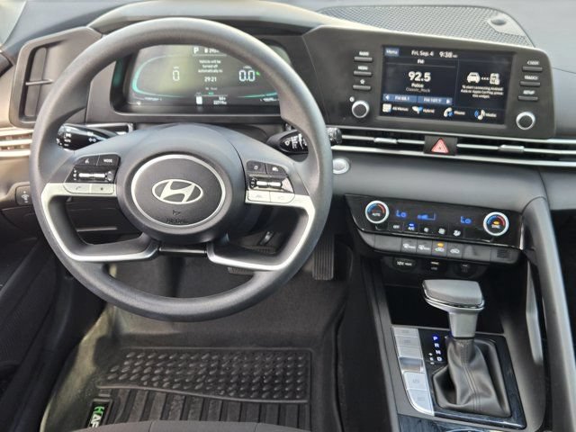 Used 2025 Hyundai Elantra Hybrid FWD image 27