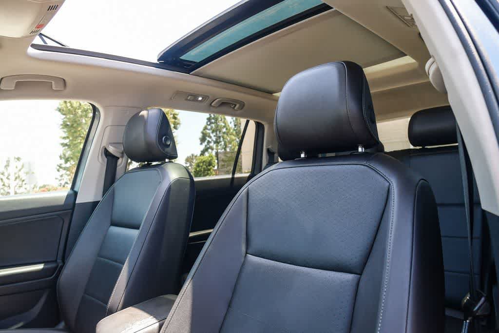 Used 2020 Volkswagen Tiguan SE w/ Panoramic Sunroof Package FWD image 17
