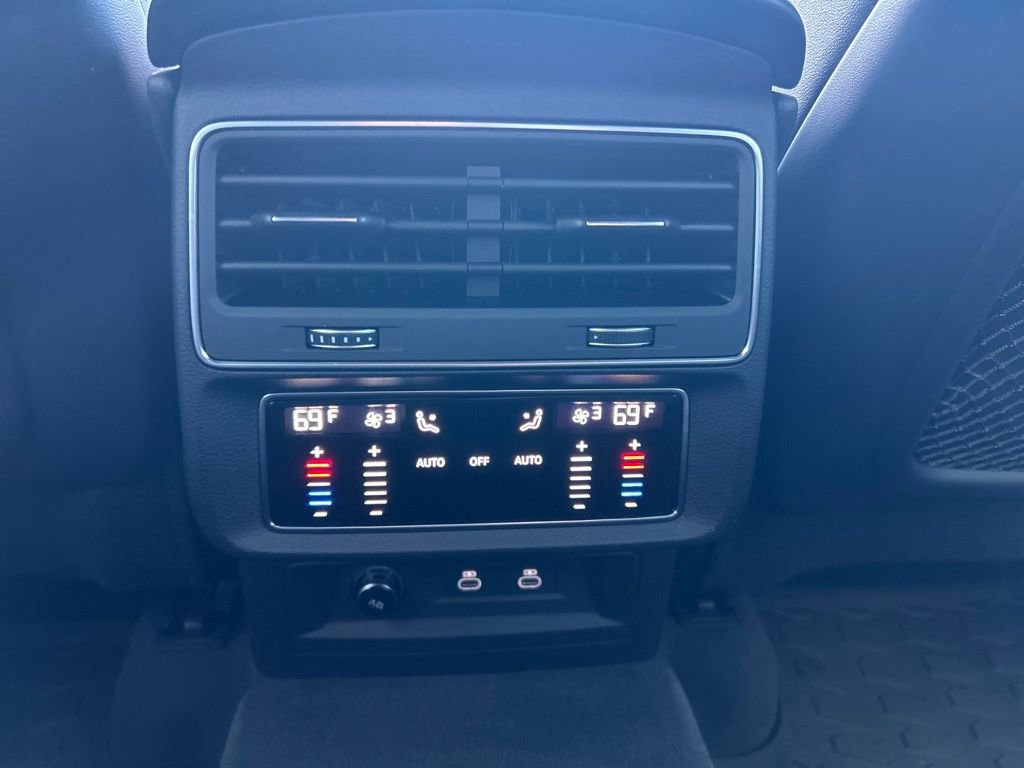 Used 2022 Audi Q8 Premium Plus w/ Premium Plus Package image 63