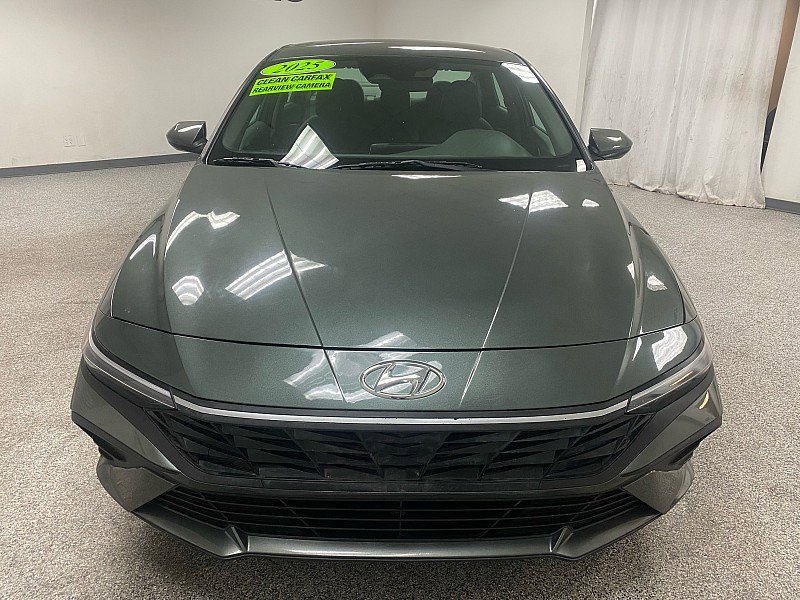 Used 2025 Hyundai Elantra SE image 2