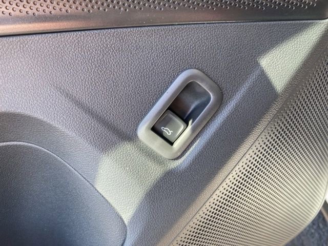 New 2025 Volkswagen Tiguan SE image 25