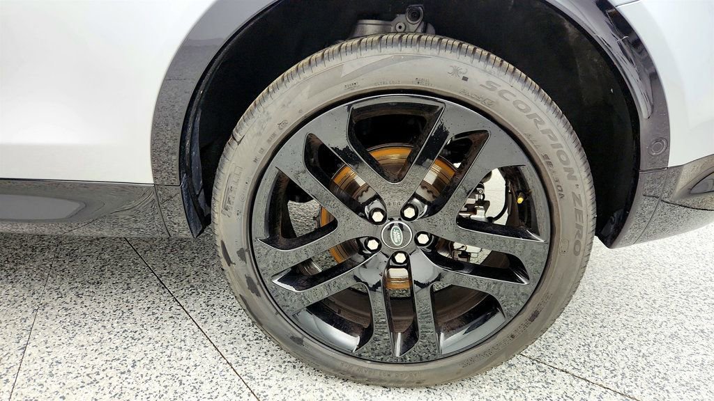 Used 2025 Land Rover Discovery Sport Dynamic SE image 13