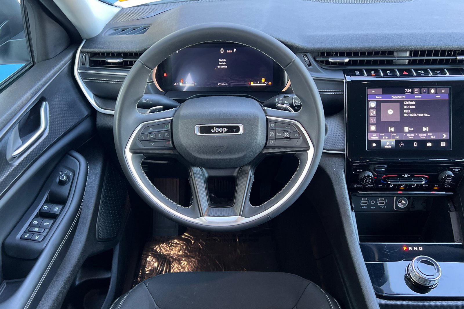 Used 2023 Jeep Grand Cherokee L Laredo image 11