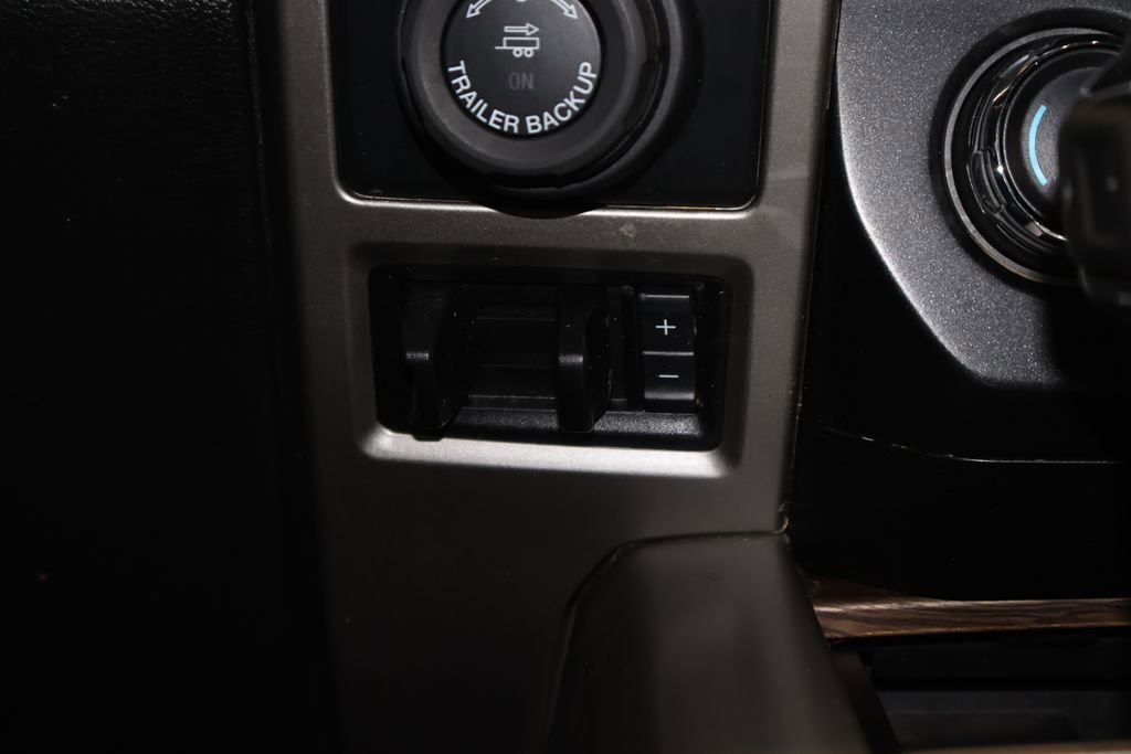 Certified 2018 Ford F150 Lariat image 30