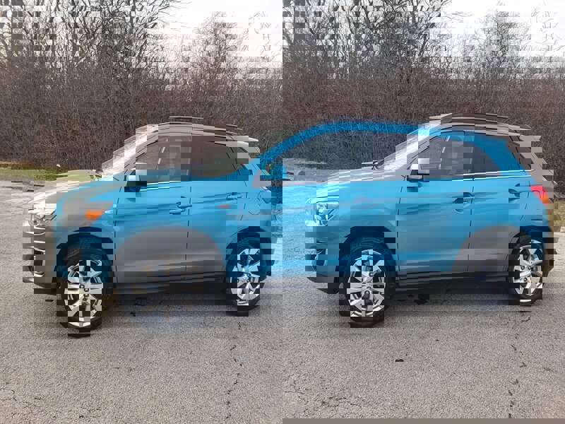 Used 2013 Mitsubishi Outlander Sport SE image 3