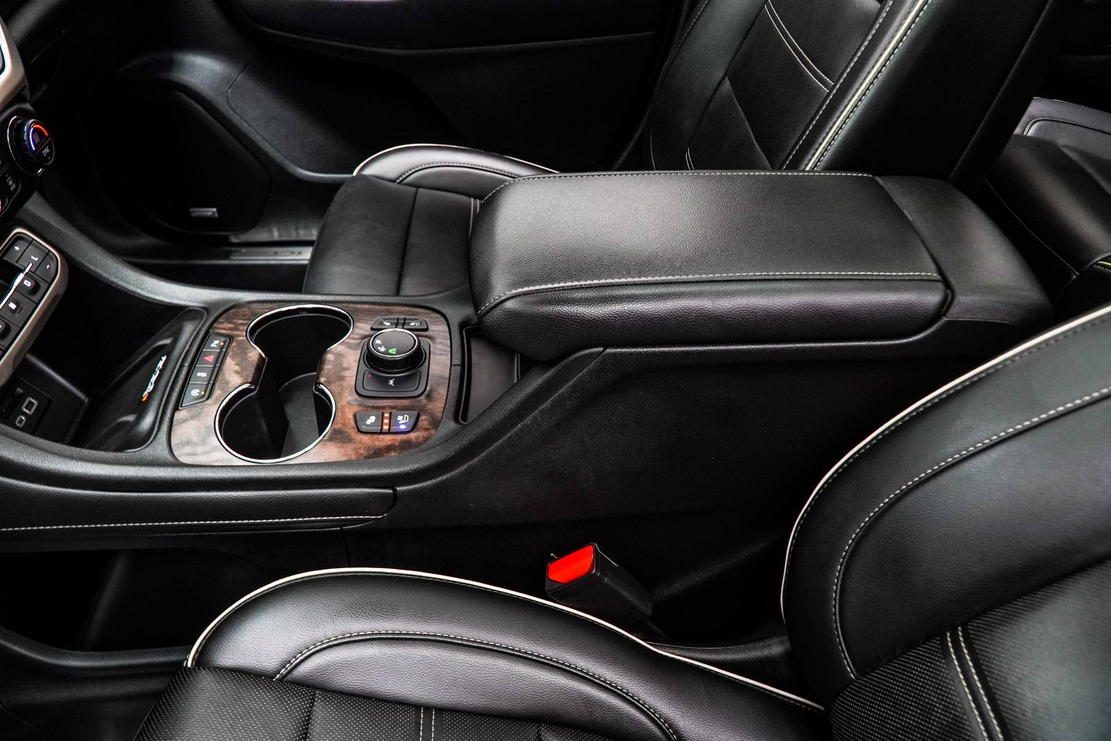 Used 2021 GMC Acadia Denali w/ Denali Technology Package FWD image 23