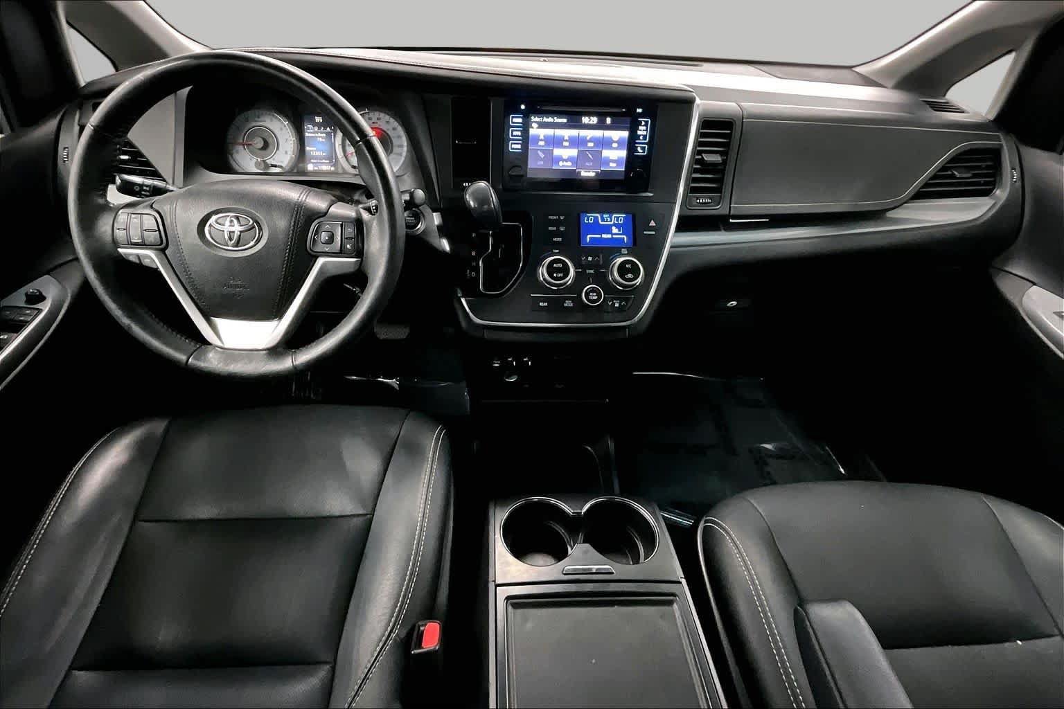 Used 2016 Toyota Sienna SE Premium FWD image 15