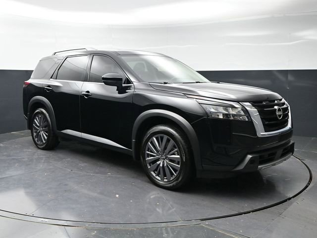 Used 2025 Nissan Pathfinder SL w/ SL Premium Package image 3