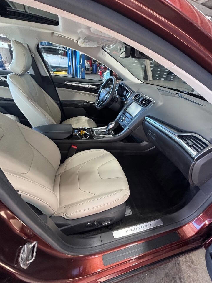 Used 2016 Ford Fusion Titanium image 9