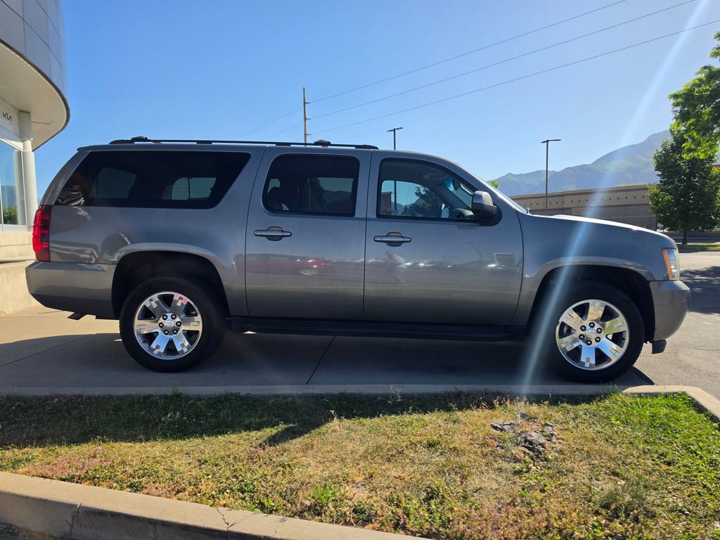 Used 2009 Chevrolet Suburban LT AWD/4WD image 4